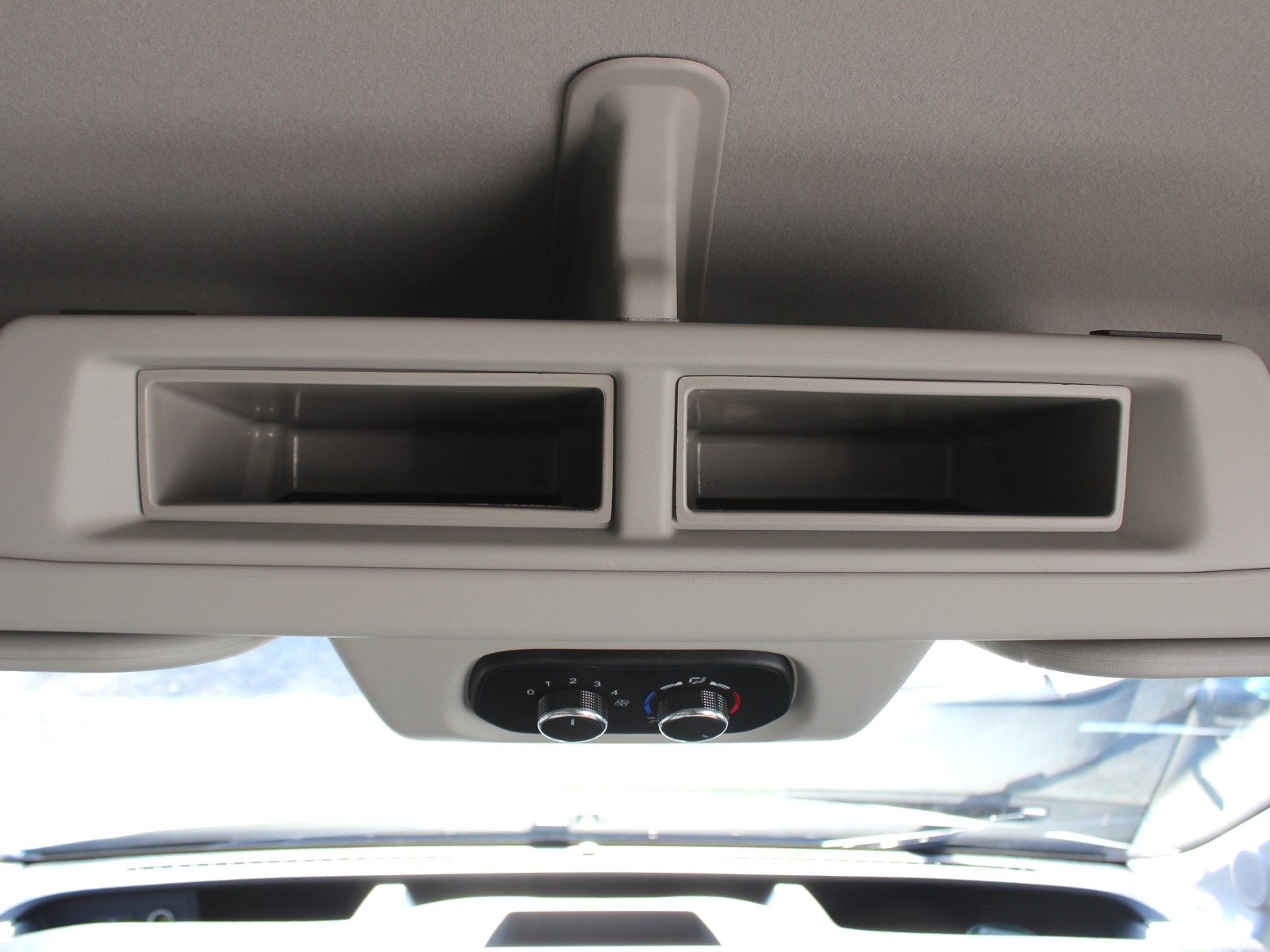 Fahrzeugabbildung Ford Transit 350 L3 Trend -Rollstuhlfahrzeug-
