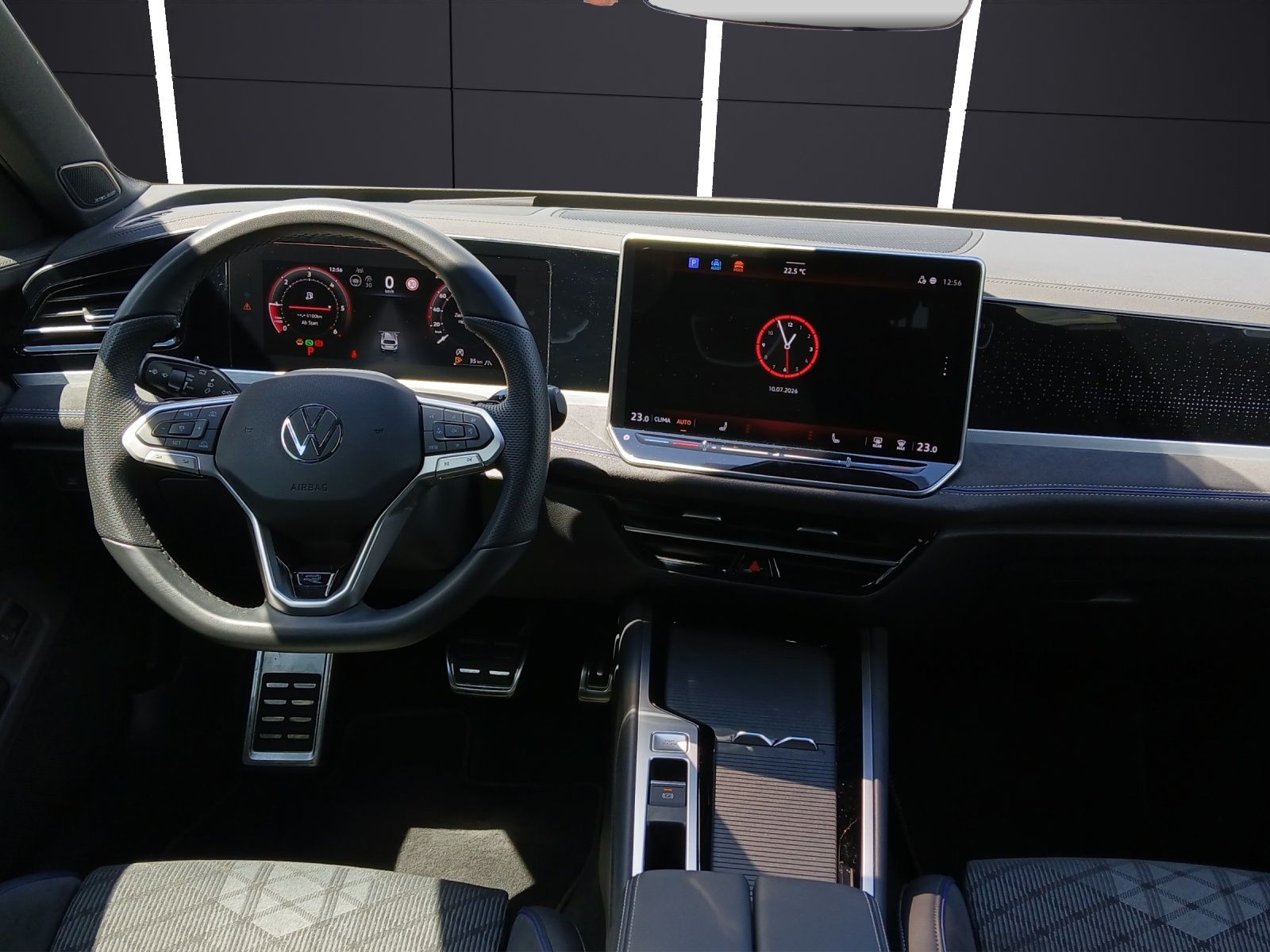 Fahrzeugabbildung Volkswagen Passat TDI R-Line Black Style Matrix AHK Navi AI
