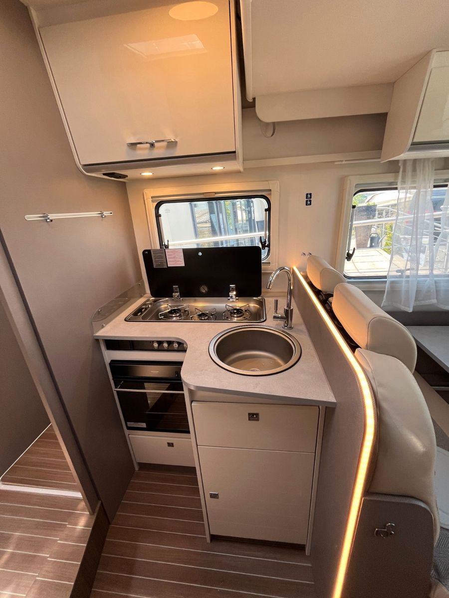 Fahrzeugabbildung Etrusco Etrusco T 7.3 SF *165PS*Markise*Backofen*Sat*Nav