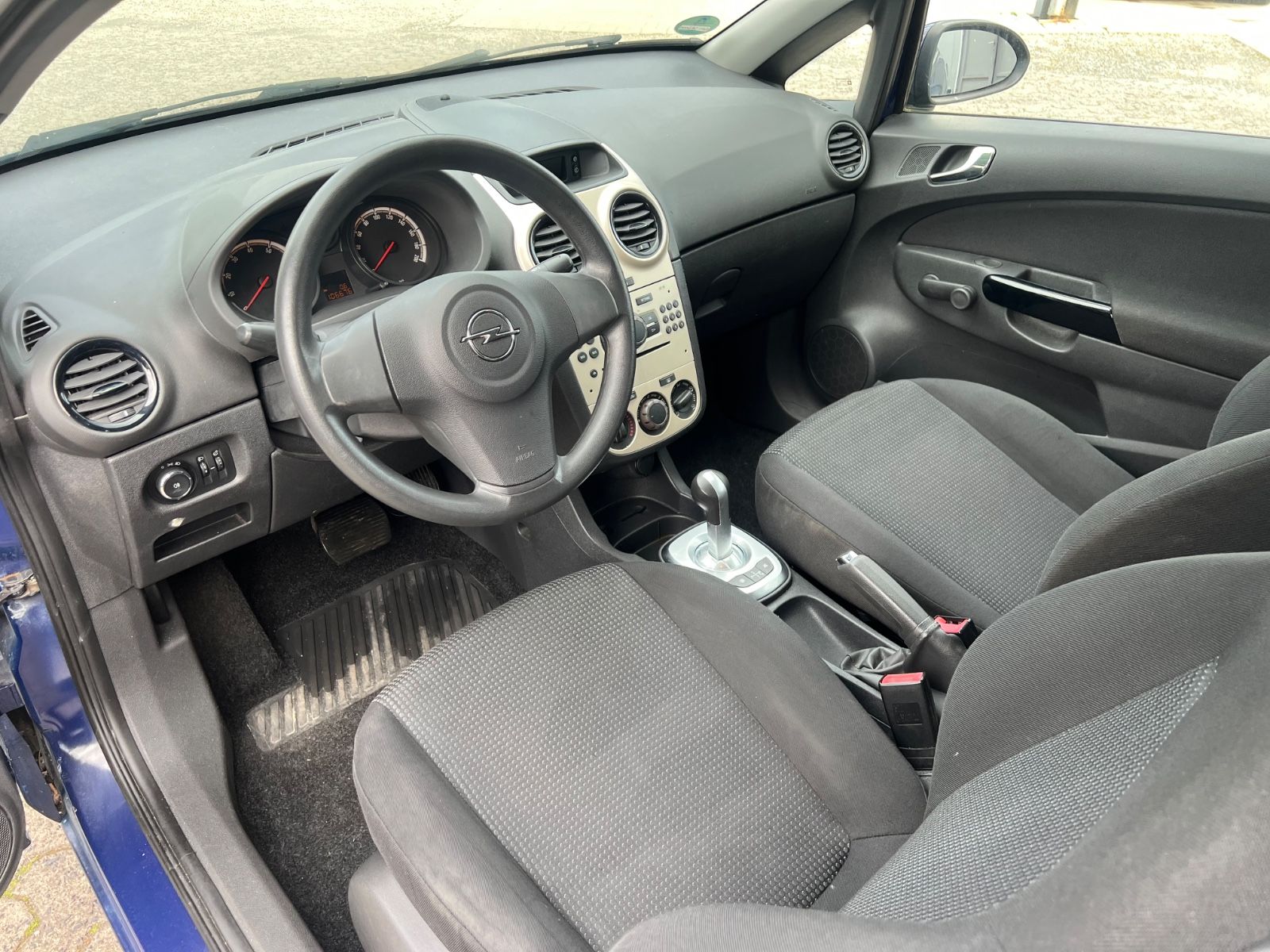 Fahrzeugabbildung Opel Corsa D Selection 1.2 Automatik