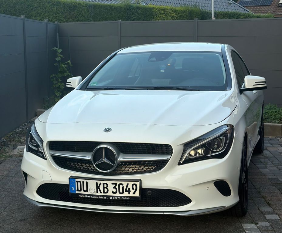 Image of Mercedes-Benz CLA 200