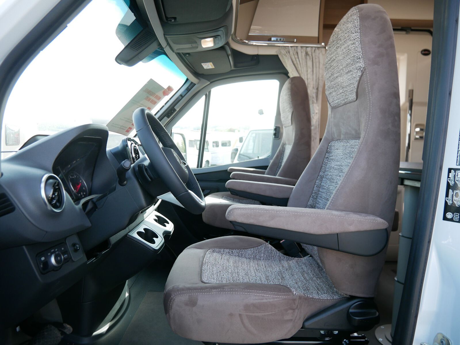 Fahrzeugabbildung Malibu T 450 RB LE comfort Mercedes,Distronic,LED,Autom