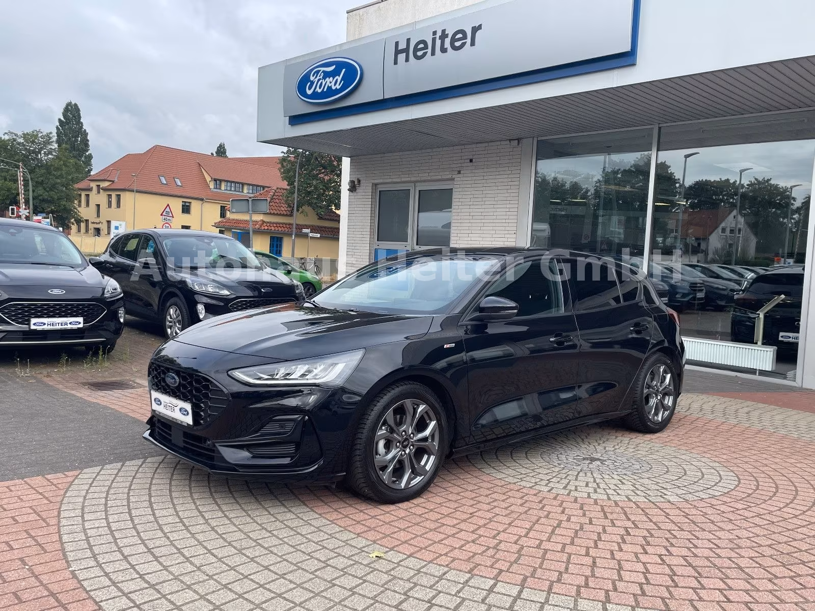 Ford Focus Lim. Automatik ST-Line / 155PS+Kamera+ACC