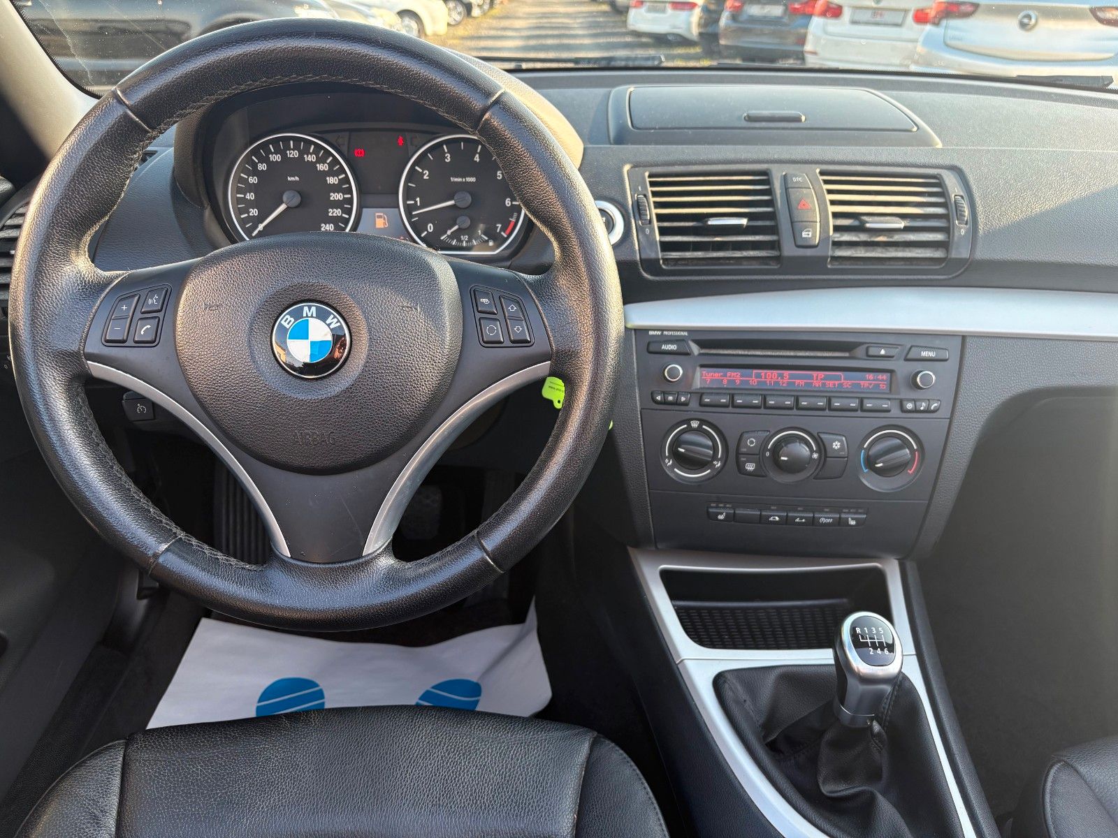 Fahrzeugabbildung BMW 118i Cabrio Leder Klima Tempo SCHECKHEFT SPORTLE
