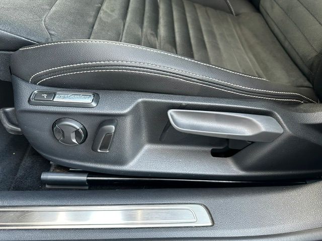 Passat Var R-Line TDi DSG PANO Standh Navi Matri