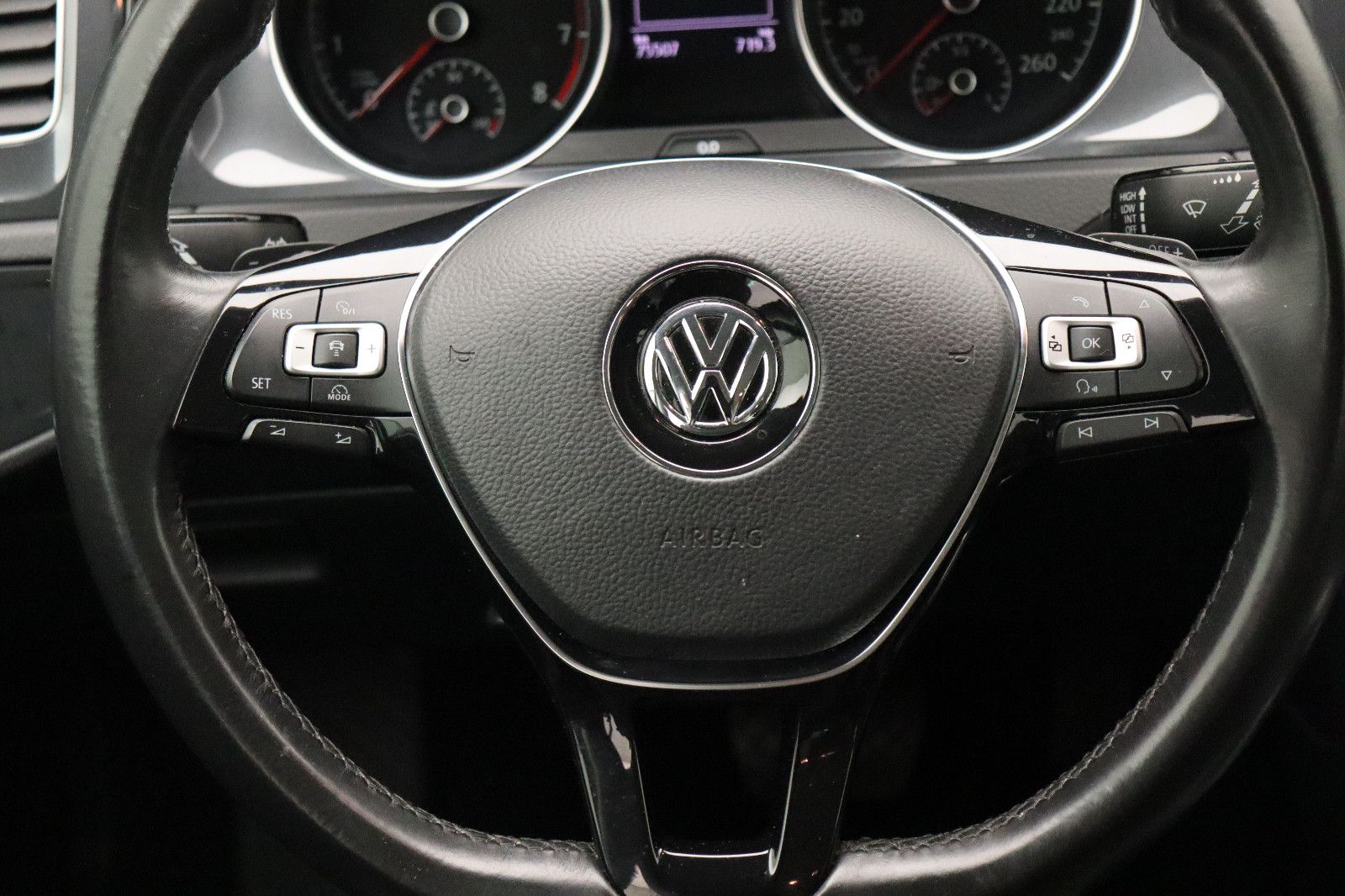 Fahrzeugabbildung Volkswagen Golf VII Lim. 1.4 Comfortline Standheizung AHK