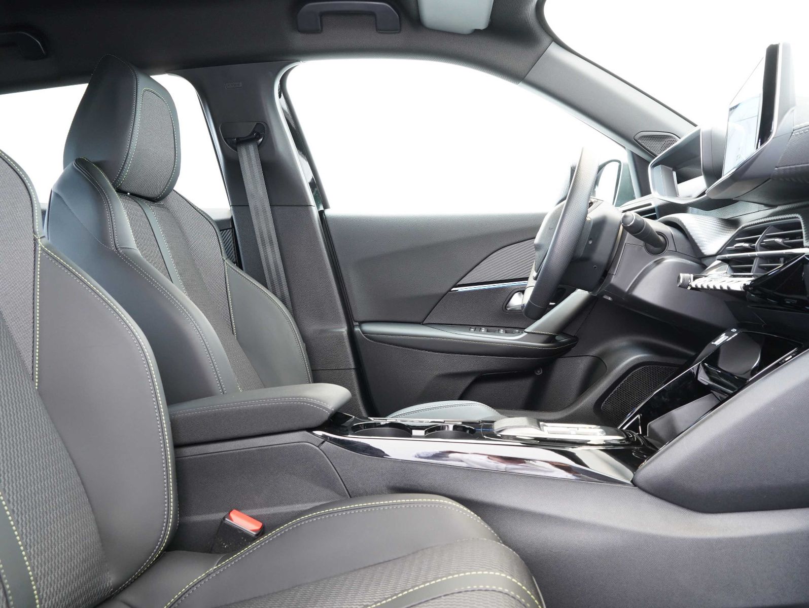 Fahrzeugabbildung Peugeot 2008 e- GT 11KW/LED/NAVI/360°/SOH