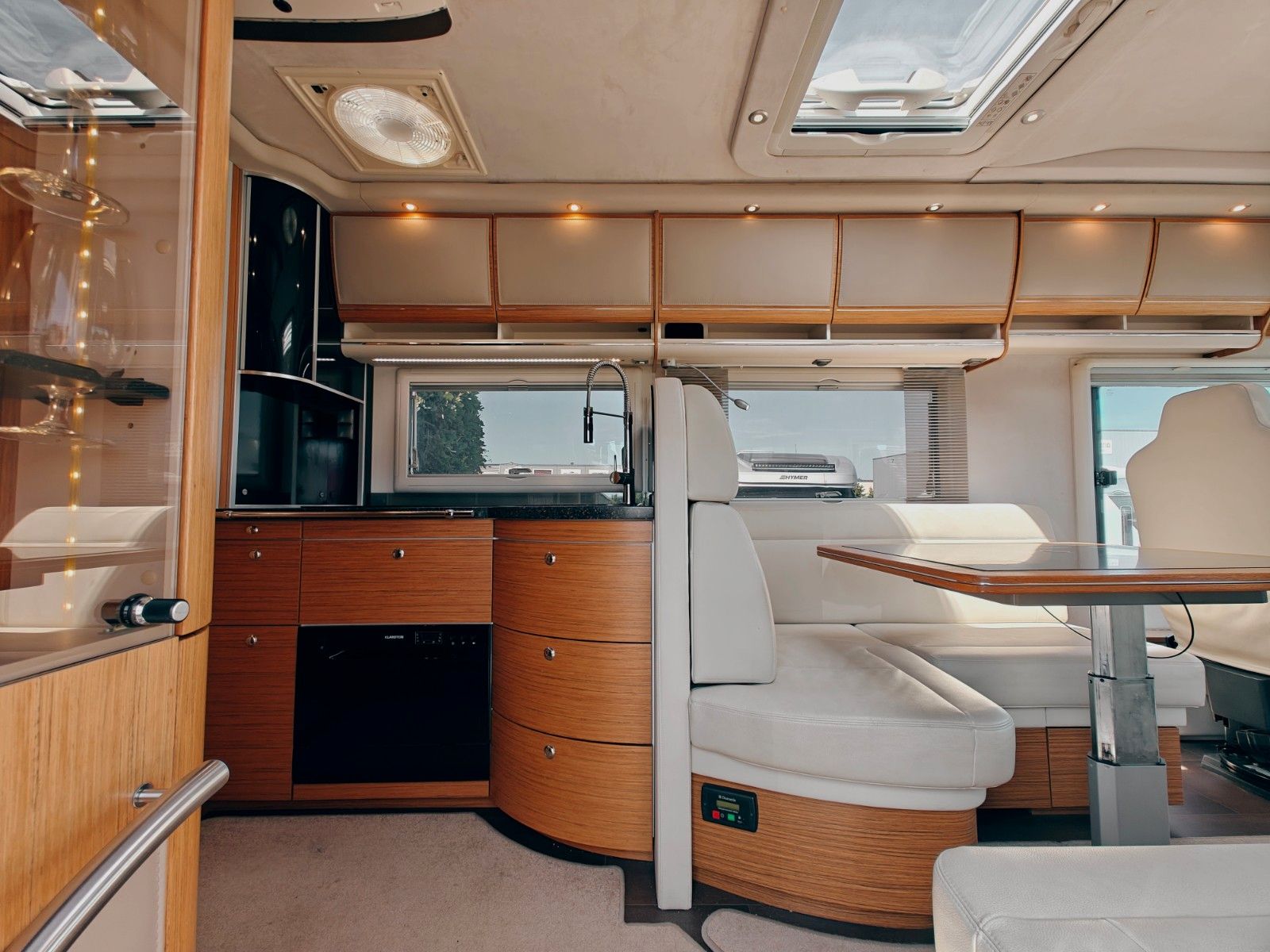 Fahrzeugabbildung Concorde CHARISMA III 900 M - EUROCARGO - VIELE EXTRAS!
