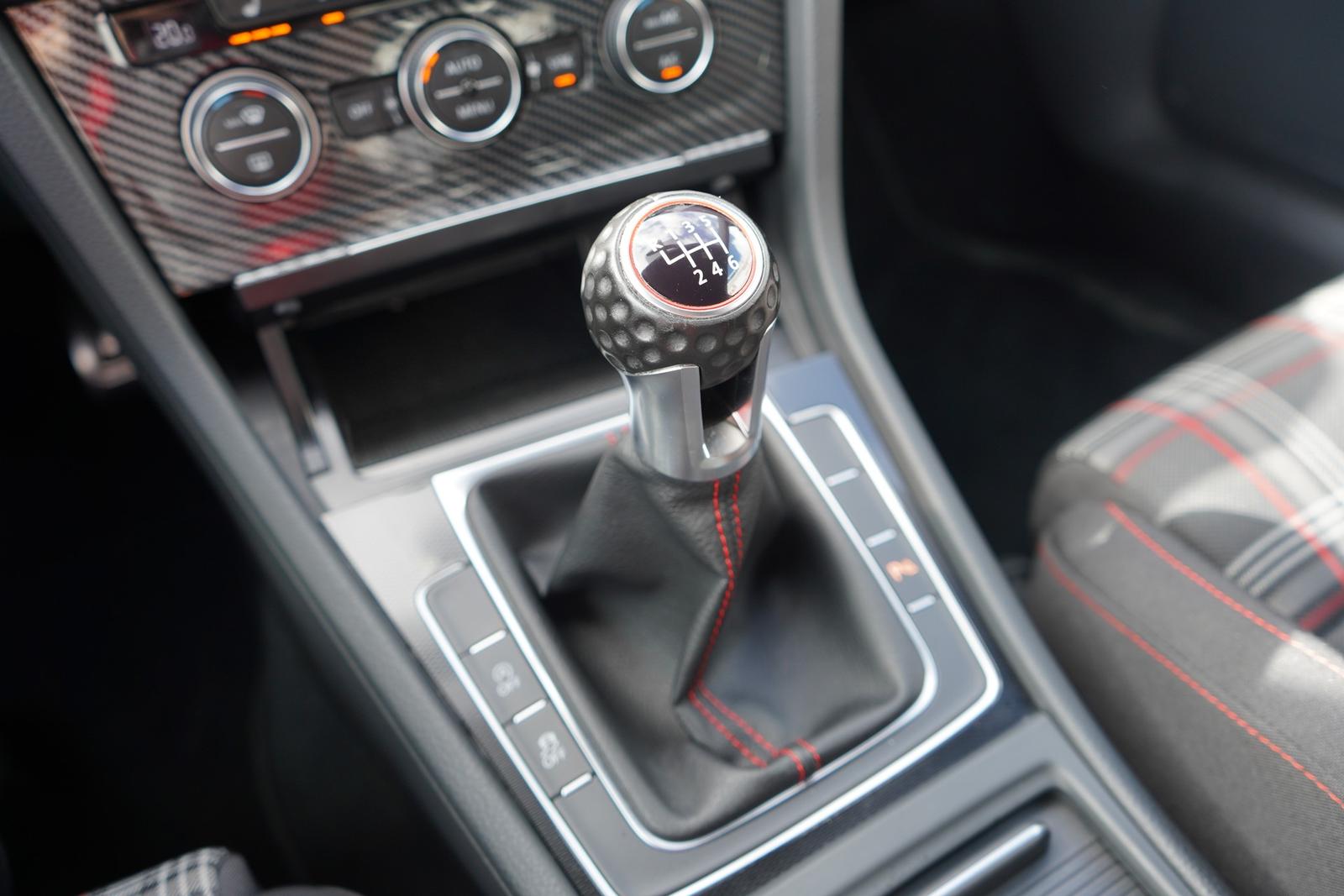 Volkswagen Golf VII 2.0 GTI Sitzheizung Klimaaut. PDC AHK