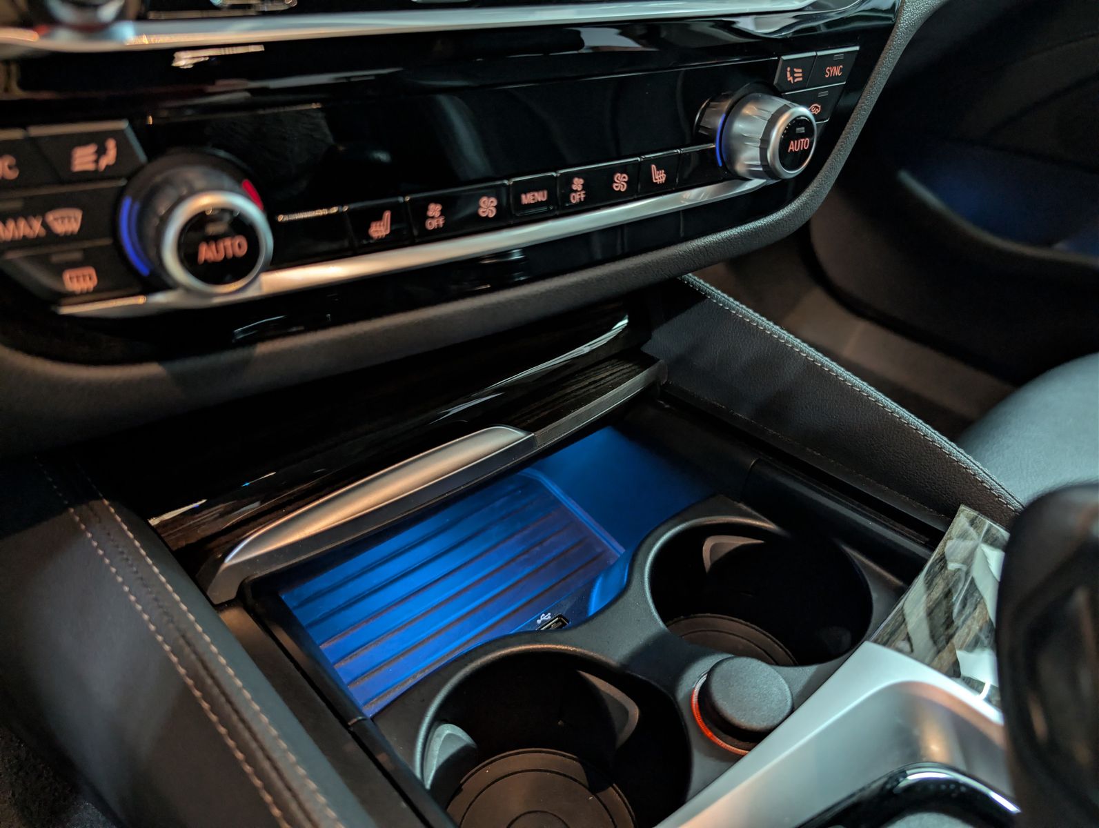 Fahrzeugabbildung BMW 530 e Luxury Line HEV AHK LED LEDER SHZ SoH 97%