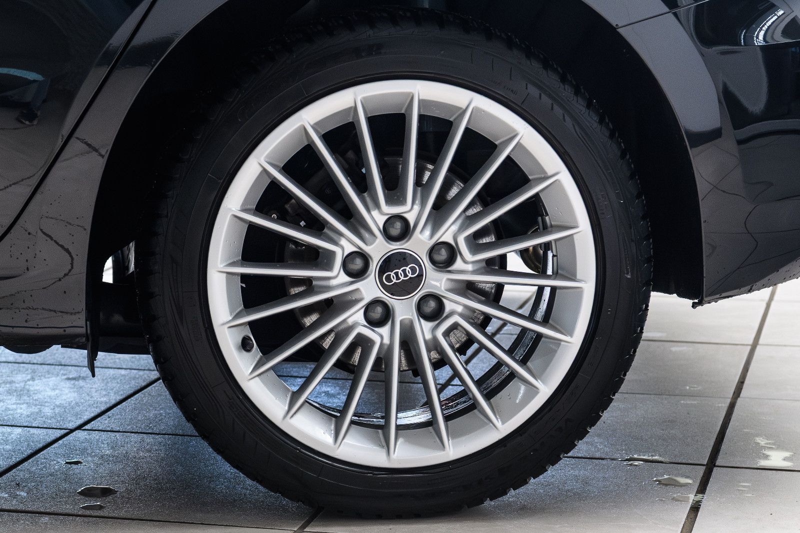Fahrzeugabbildung Audi A3 30 TFSI S tronic advanced Sportback