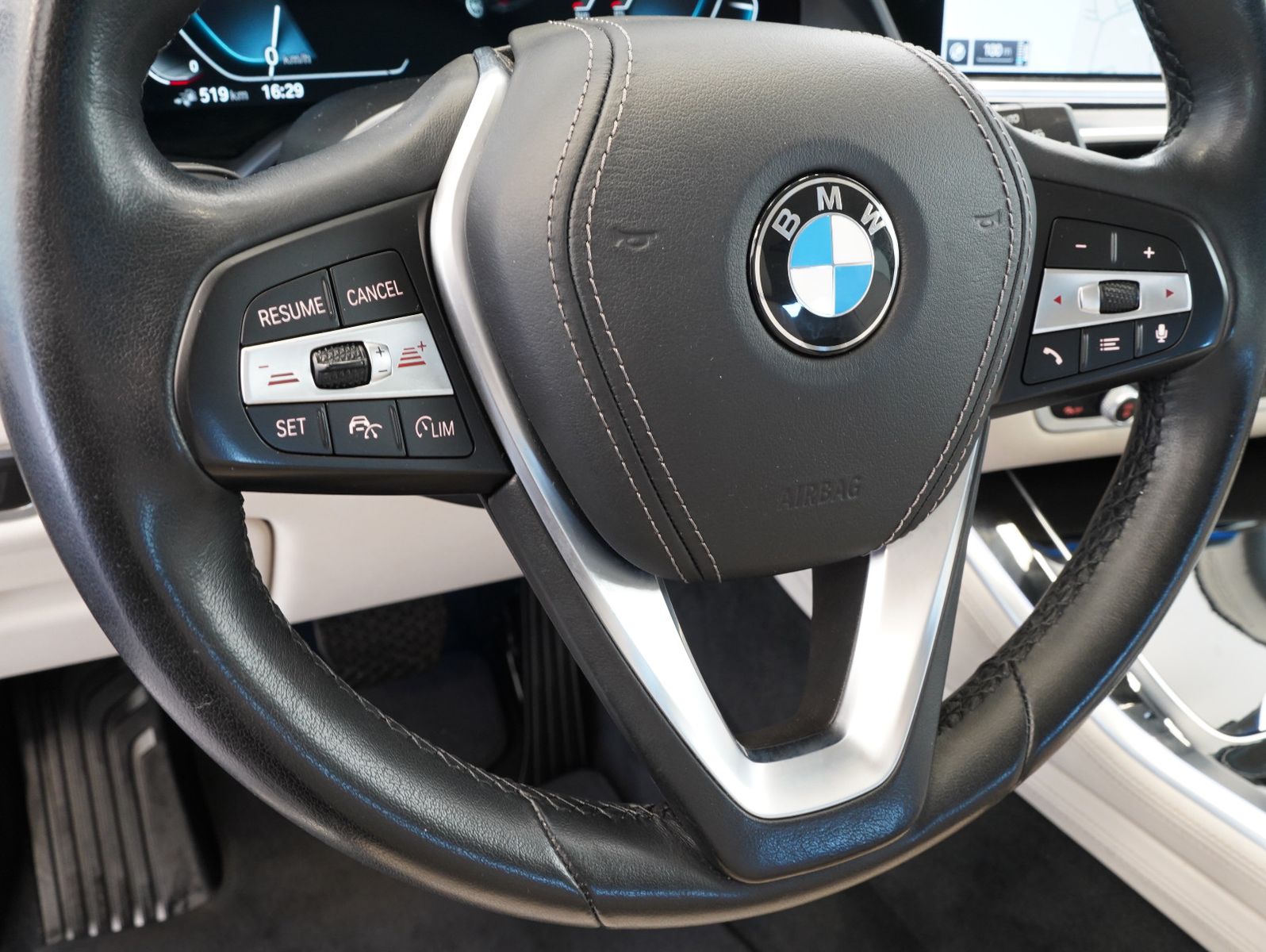 Fahrzeugabbildung BMW X5 xDrive 45 e INDIVIDUAL/MERINO/GESTIK/360°/AHK