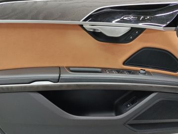 Audi A8 - 8