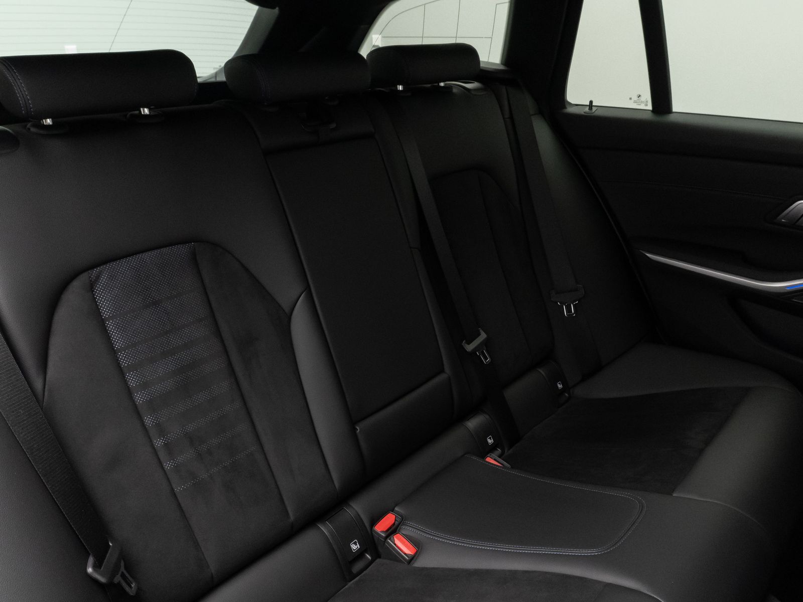 Fahrzeugabbildung BMW 330d xD M Sport Kamera HUD DAB H/K LED 19Zoll