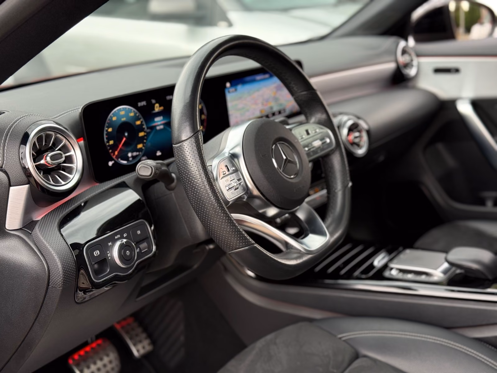 Mercedes-Benz CLA200 AMG+NIGHT PAKET*PANORAMA*KAMERA*AUTOMATIK