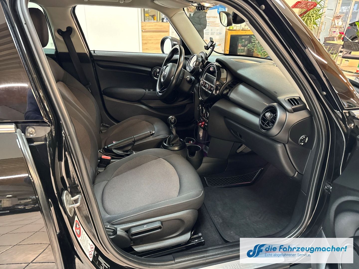 Fahrzeugabbildung MINI Cooper Mehrzonenklima Ambientebeleuchtung SHZ Ke