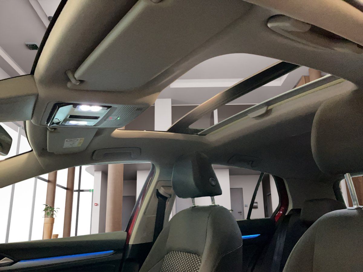 Fahrzeugabbildung Volkswagen Golf VIII Active 1.5 eTSI DSG Pano LED