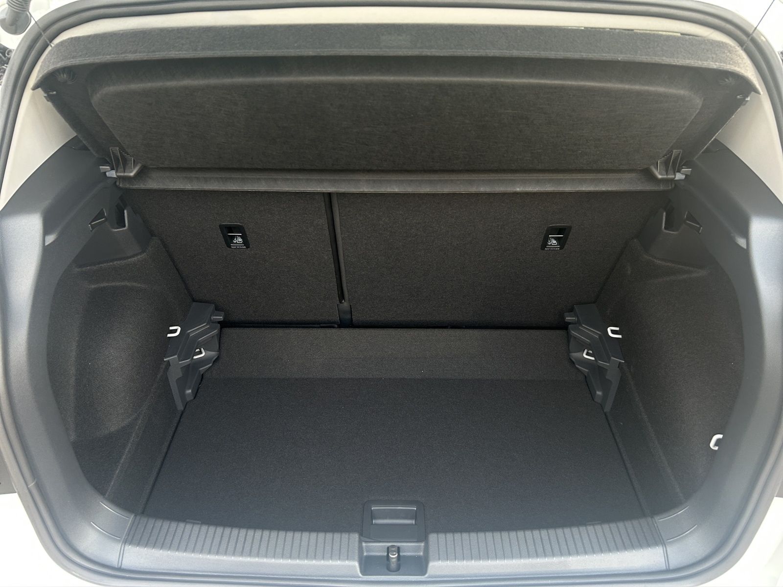 Fahrzeugabbildung Volkswagen T-Cross Goal TSI DSG IQ.Light ACC SH RearView Am