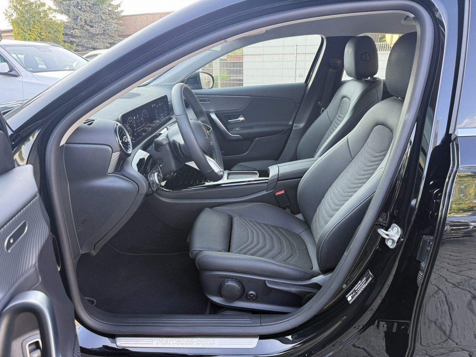 Fahrzeugabbildung Mercedes-Benz A180 Lim. PROGRESSIVE*KAMERA*LED*LENKRADHEIZUNG*
