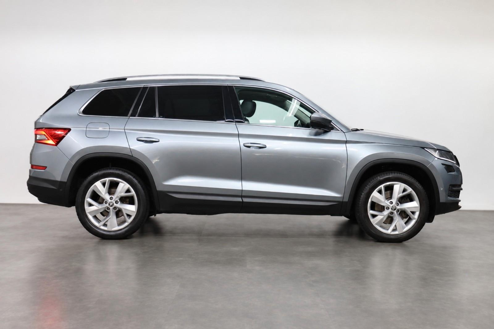 Skoda Kodiaq Style 4x4*7SITZER*PANO*360°*ACC*APPLE*AHK