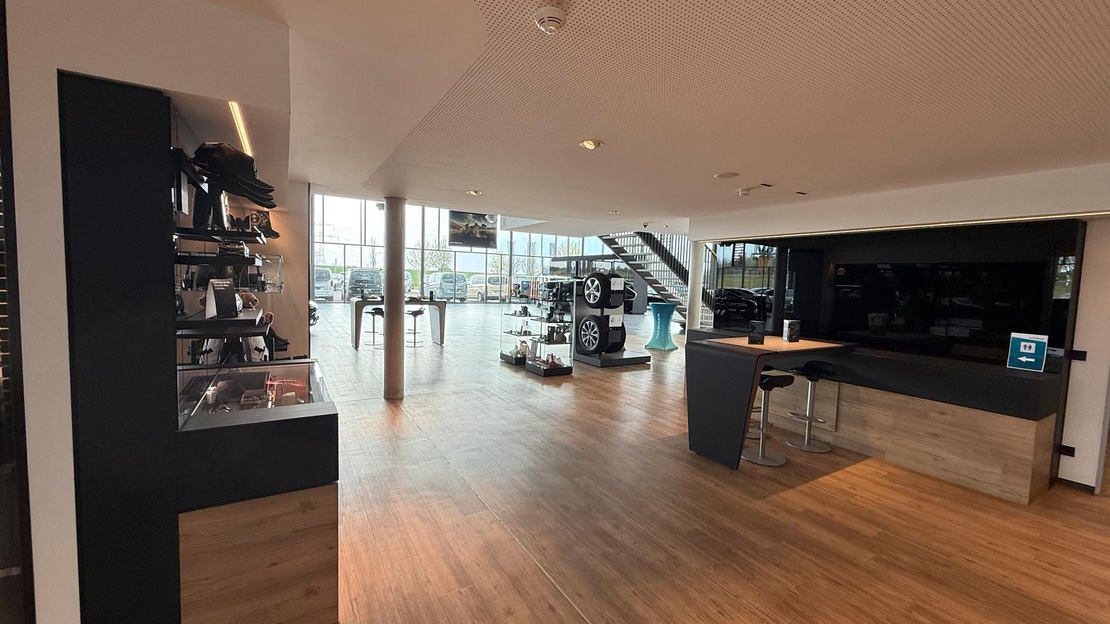 showroom-image-bottom
