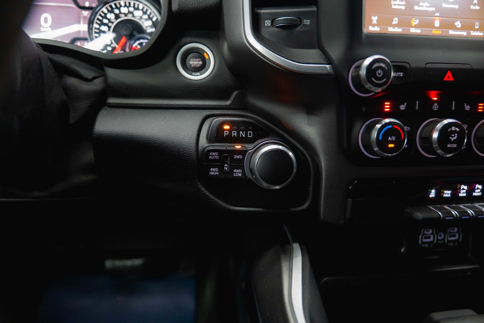 Fahrzeugabbildung Dodge RAM 5.7 V8 HEMI 4x4 OFFROAD Night-Paket Limited