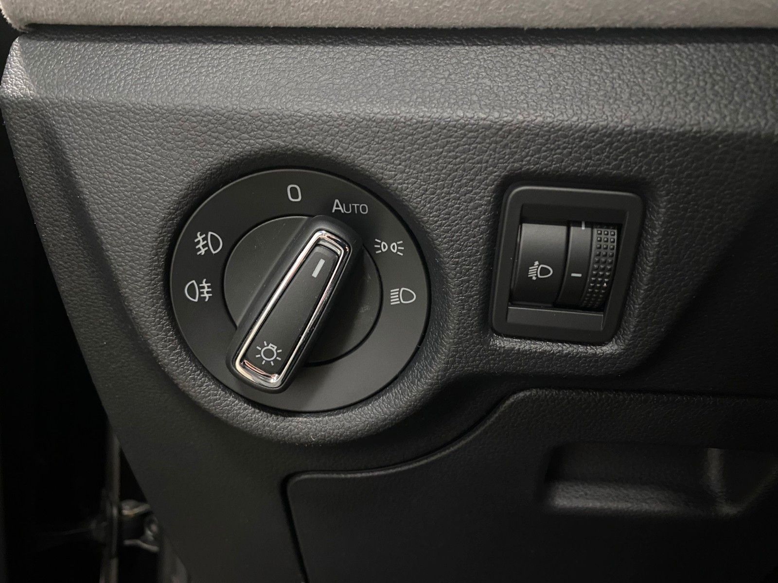 Fahrzeugabbildung SKODA Kamiq 1.0 TSI 85kW DSG Selection ACC+elek.Heck