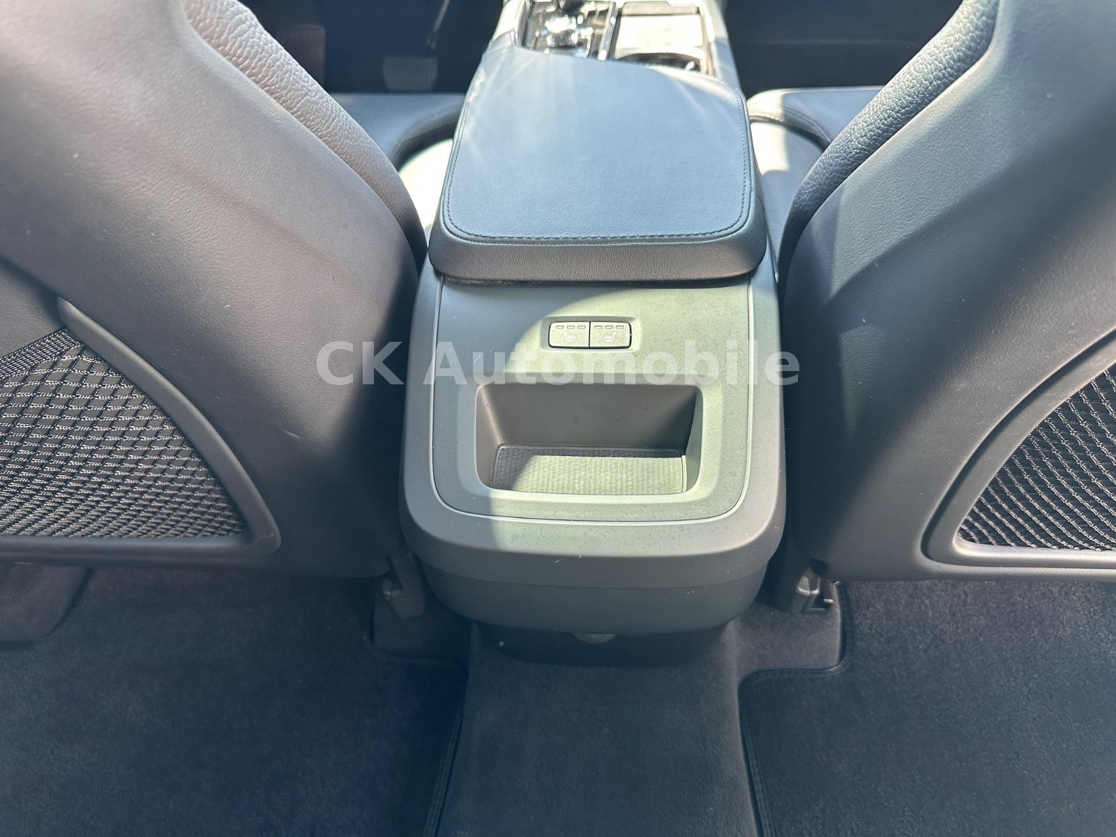 Fahrzeugabbildung Volvo XC90 B5 Plus Bright AWD 7Sitze/Navi/Pano/360°Kam