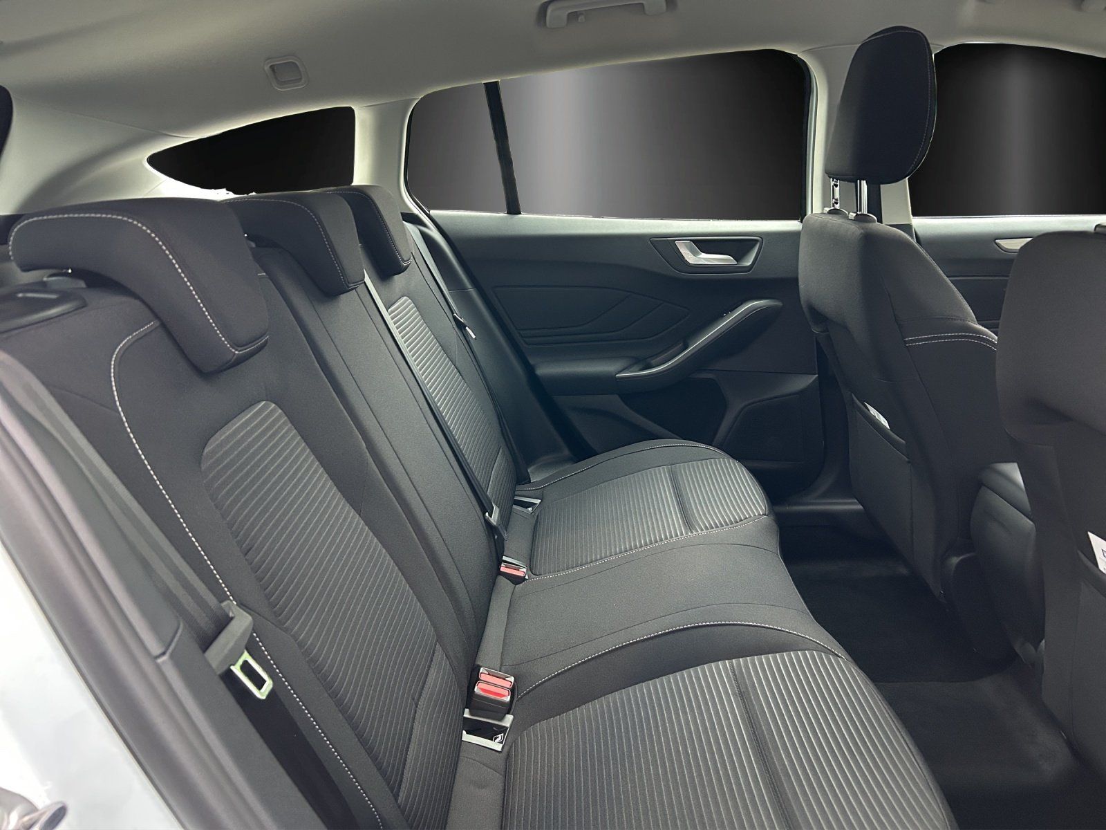 Fahrzeugabbildung Ford Focus Titanium Turnier Winter P. e.Call Kamera