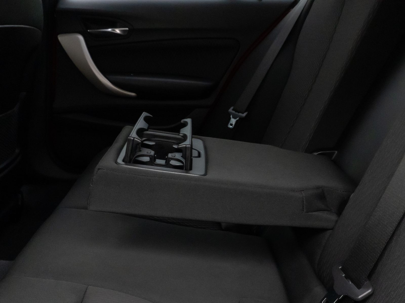 Fahrzeugabbildung BMW 118i Navi WLAN PDC Lordos LED Geschwindigkeitsr