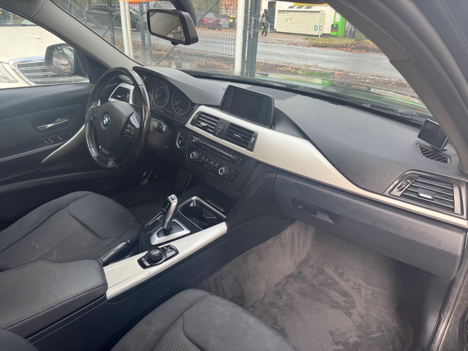 BMW Série 3 320i Touring BVA 184ch - Toit ouvrant - Clim - Régulateur de vitesse - Attelage