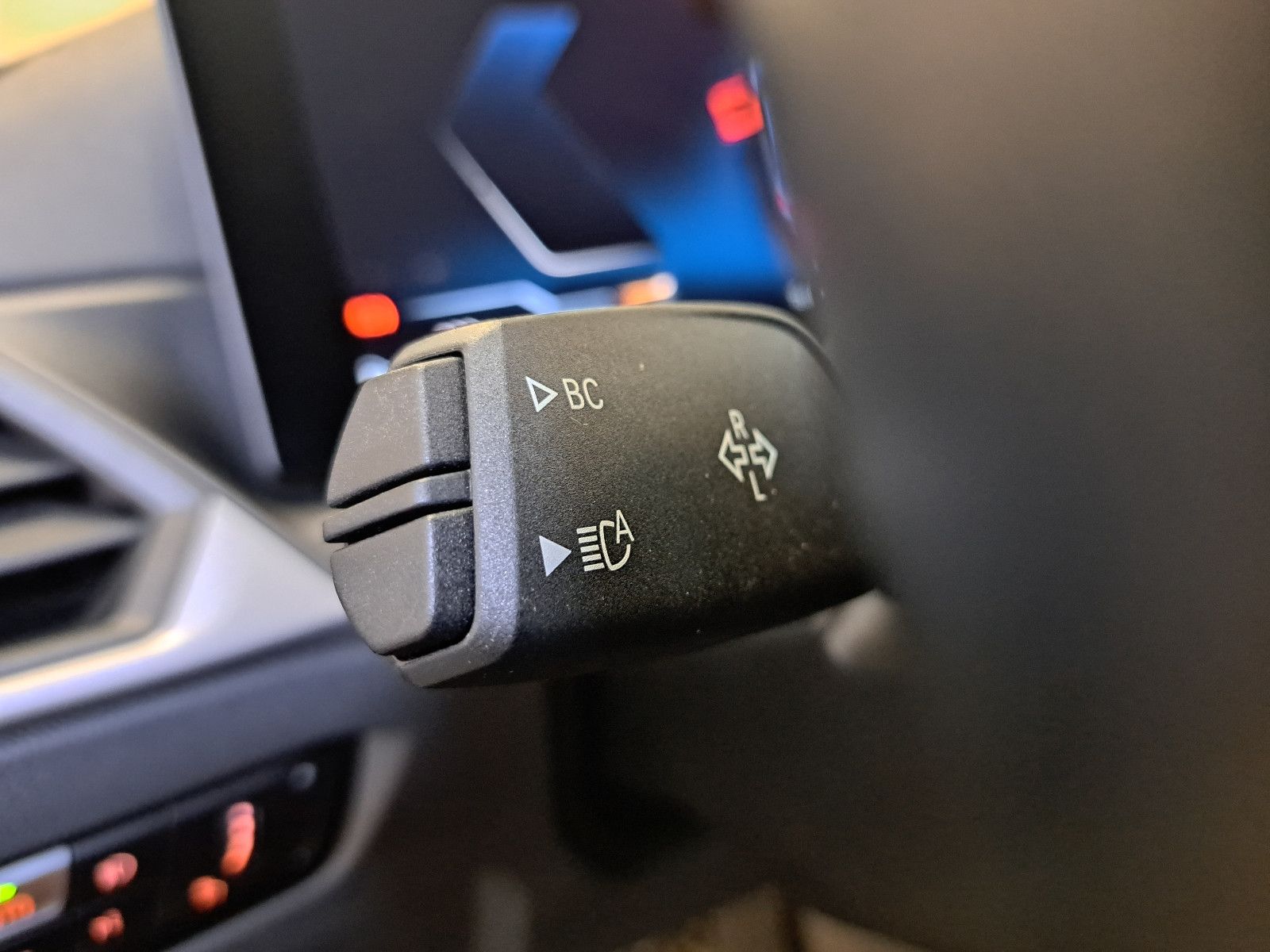 BMW 318d LCI*Adapt.LED*Curved*HiFi*HUD*RFK foto 23