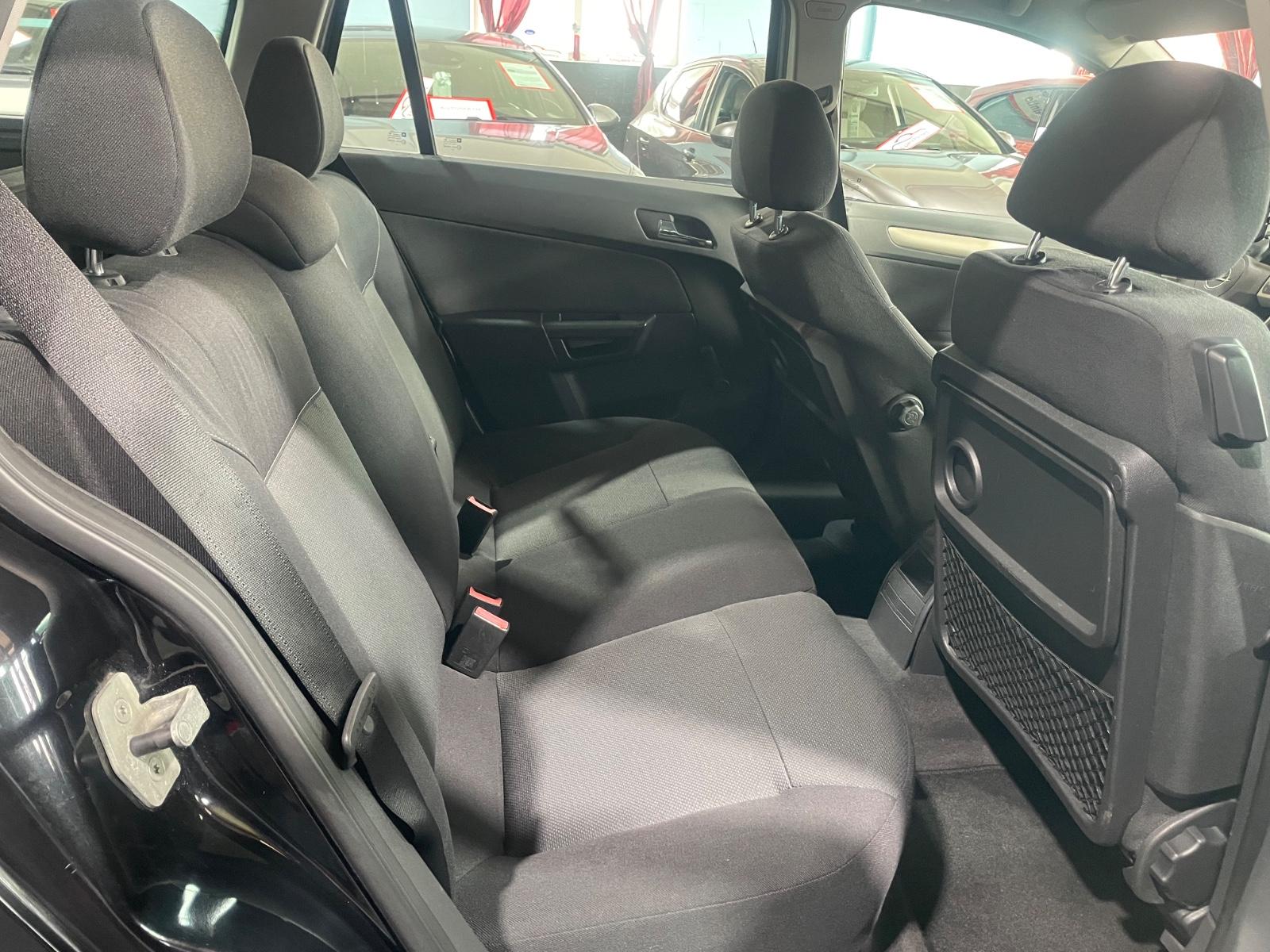 Opel Astra 2007 — photo 11