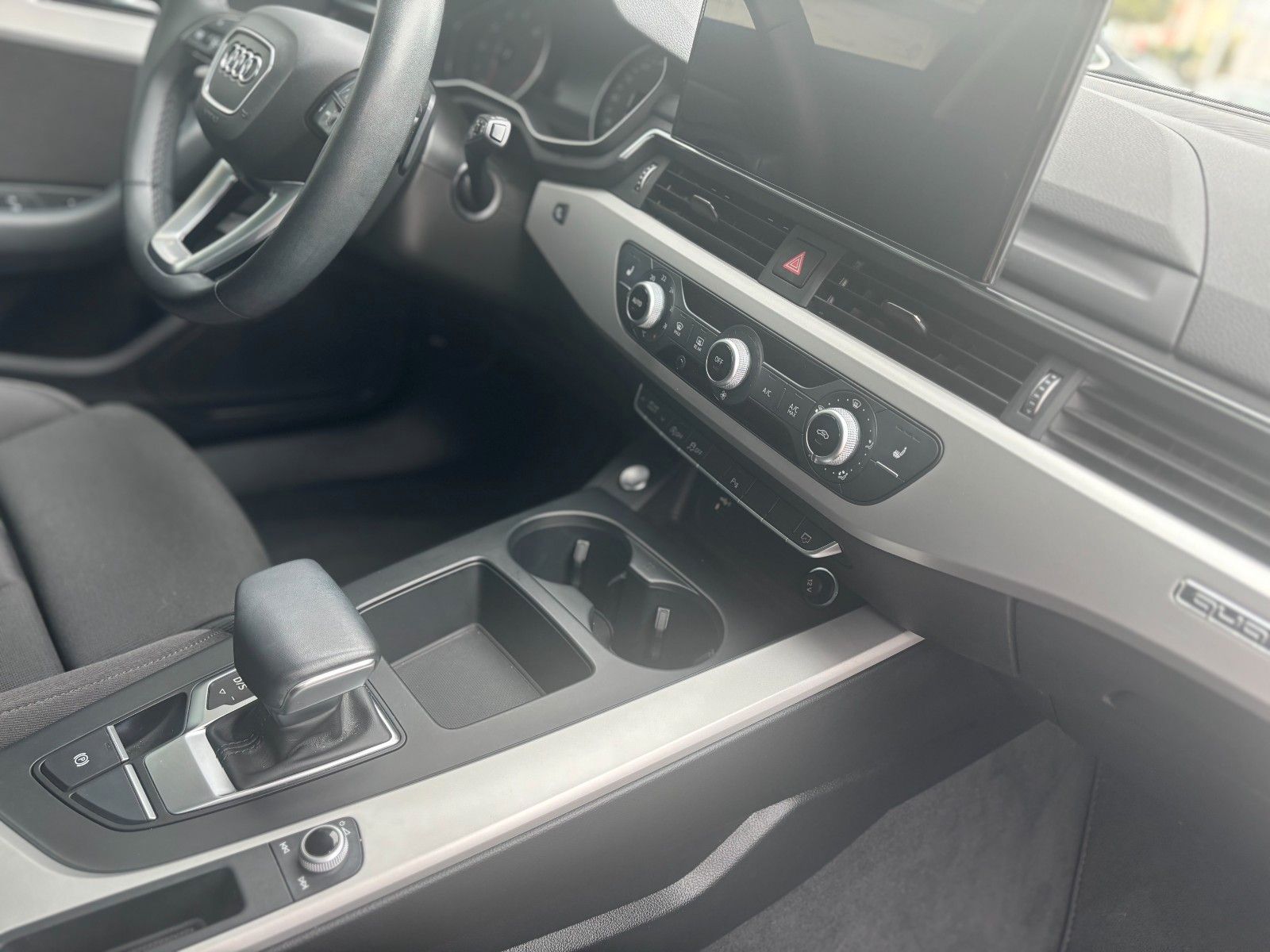 Fahrzeugabbildung Audi A4 Avant 40 TFSI quattro basis