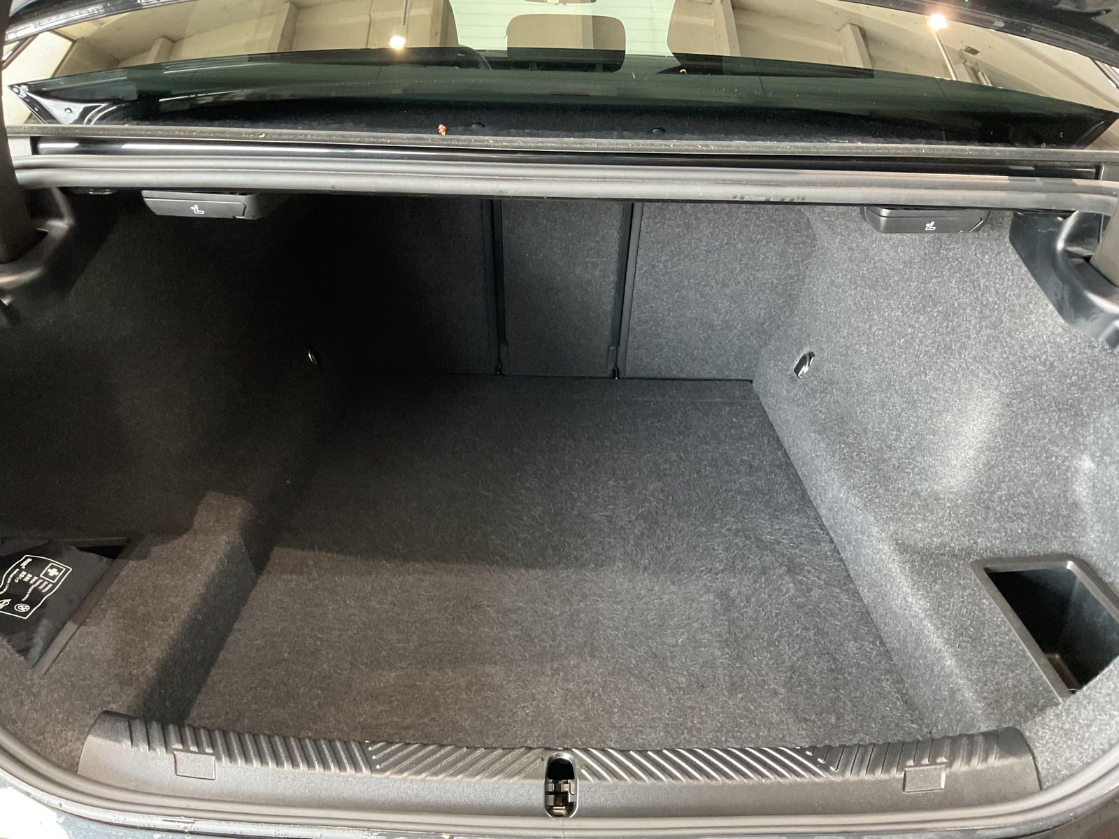 Fahrzeugeinzelansicht 14 Fahrzeugabbildung BMW 520i |AHK |Komfortsitze |19" LMR