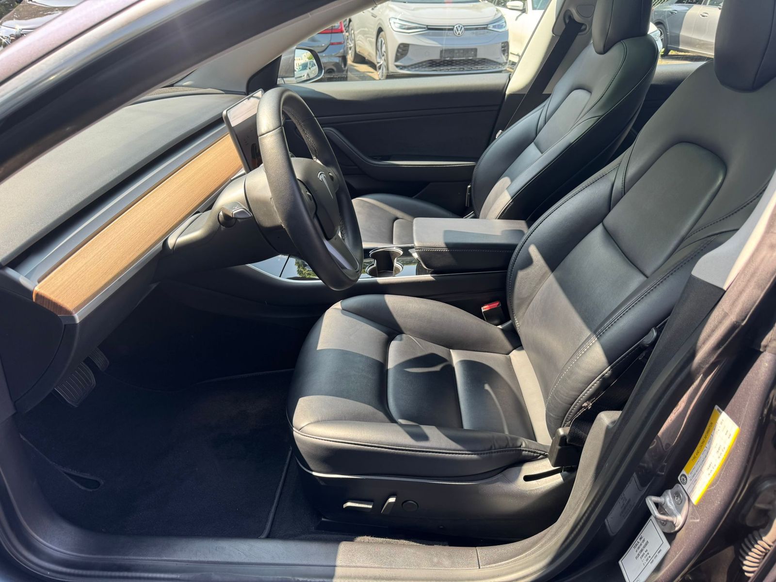 Fahrzeugabbildung Tesla Model 3 LR Dual AWD PANO+STDHZ+NAVI+LED+ACC+