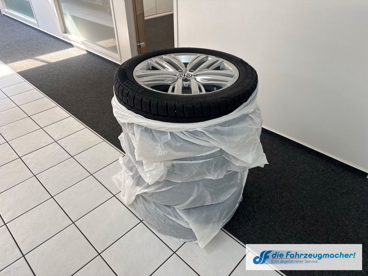Fahrzeugabbildung Volkswagen Tiguan Highline R-LINE 4Motion 2.0 TSI DSG Sport