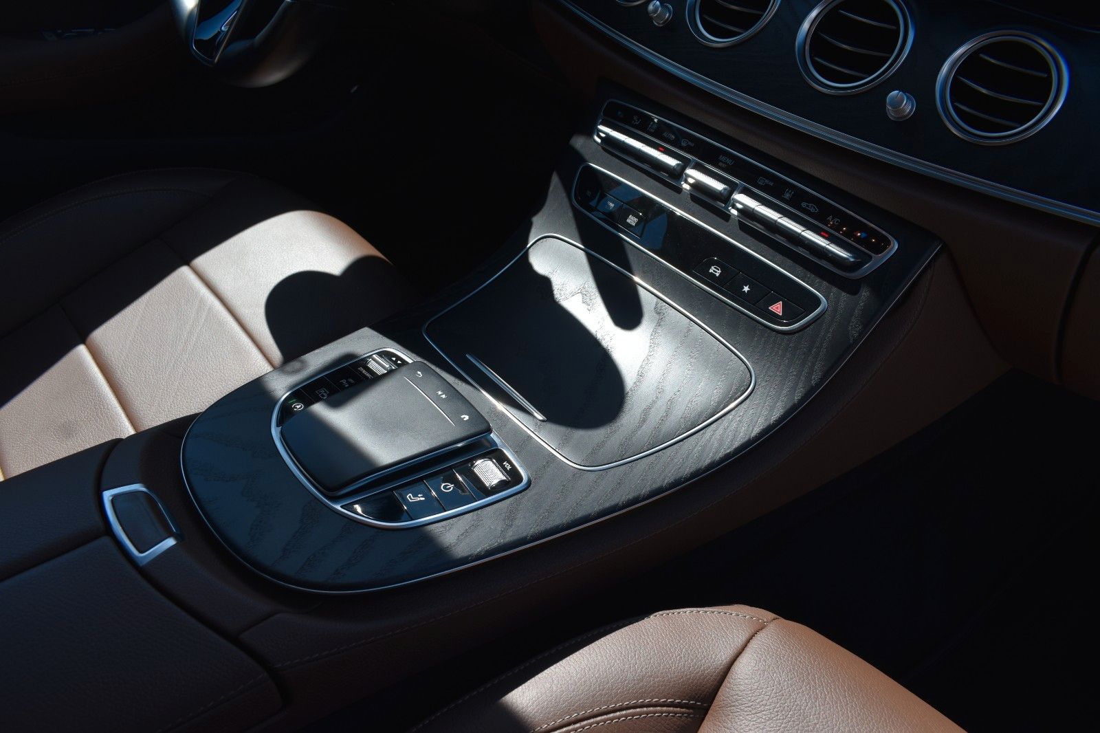 Fahrzeugabbildung Mercedes-Benz E 400 d T-Modell 4Matic AHK Burmester Leder