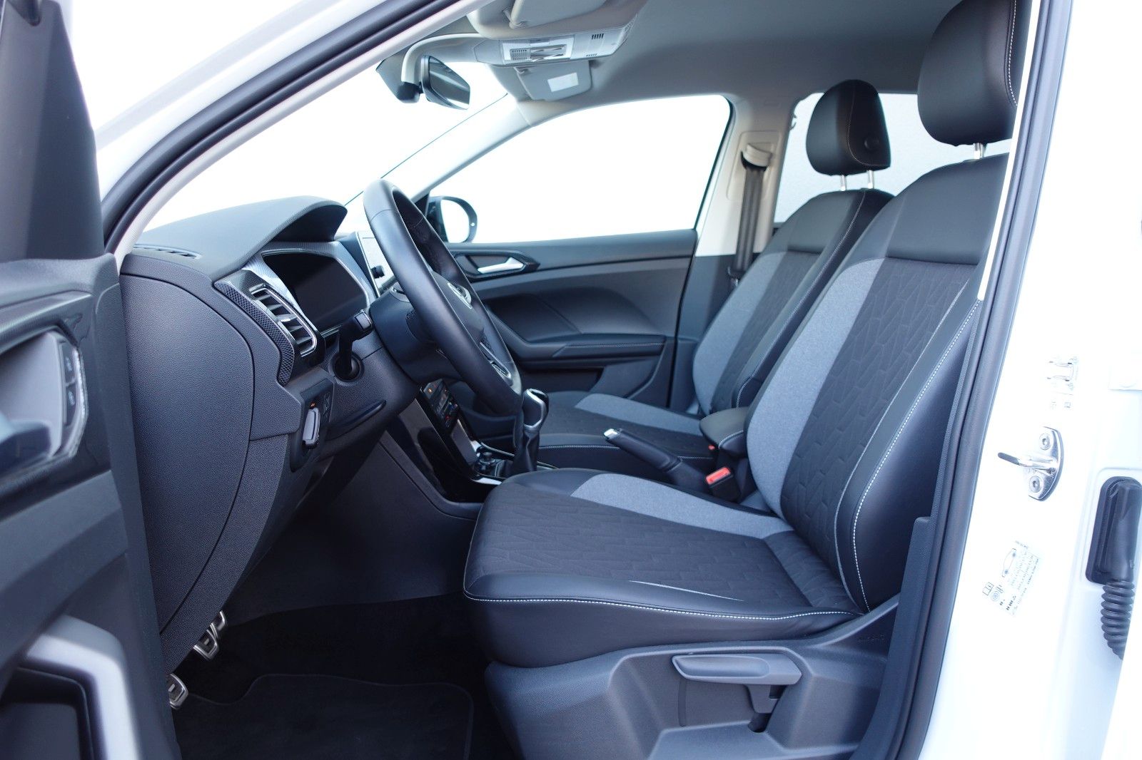 Fahrzeugabbildung Volkswagen T-Cross GOAL 1.0TSI,Sitzhzg,Allwetter,LED,ACC