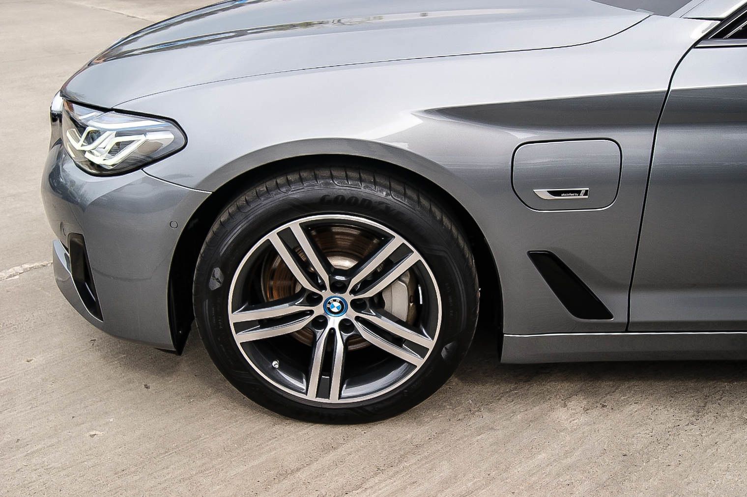 BMW 530 e Touring BANG&OLUFSEN PANORAMA HUD KAMERA foto 6
