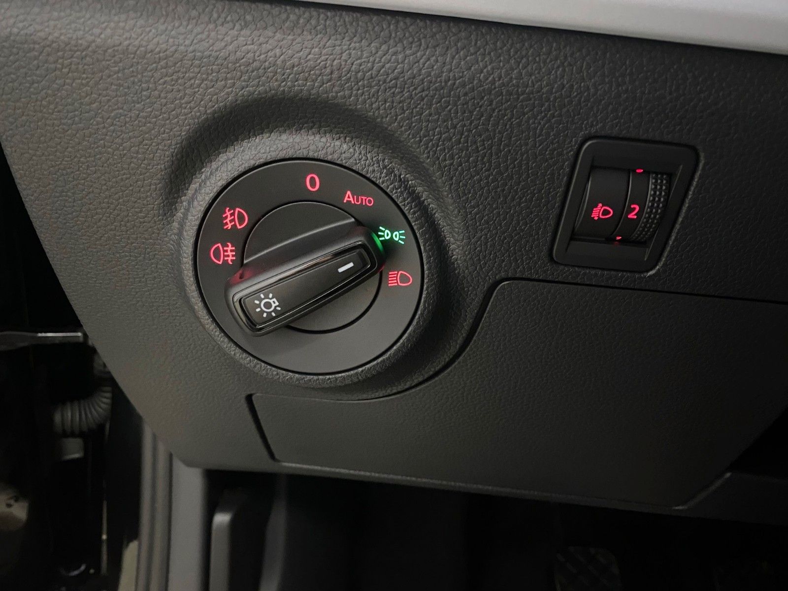 Fahrzeugabbildung SEAT Ibiza 1.0 TSI Style+5 Jah GARANTIE+KAMERA+PDC+BC