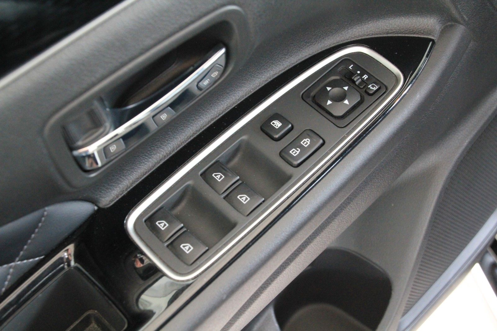 Fahrzeugabbildung Mitsubishi Outlander PHEV Top 4WD
