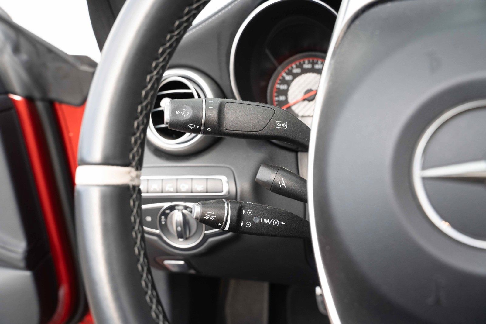 Fahrzeugabbildung Mercedes-Benz C 63S AMG V8 CARBON BURM HUD NIGHT KAM 360°