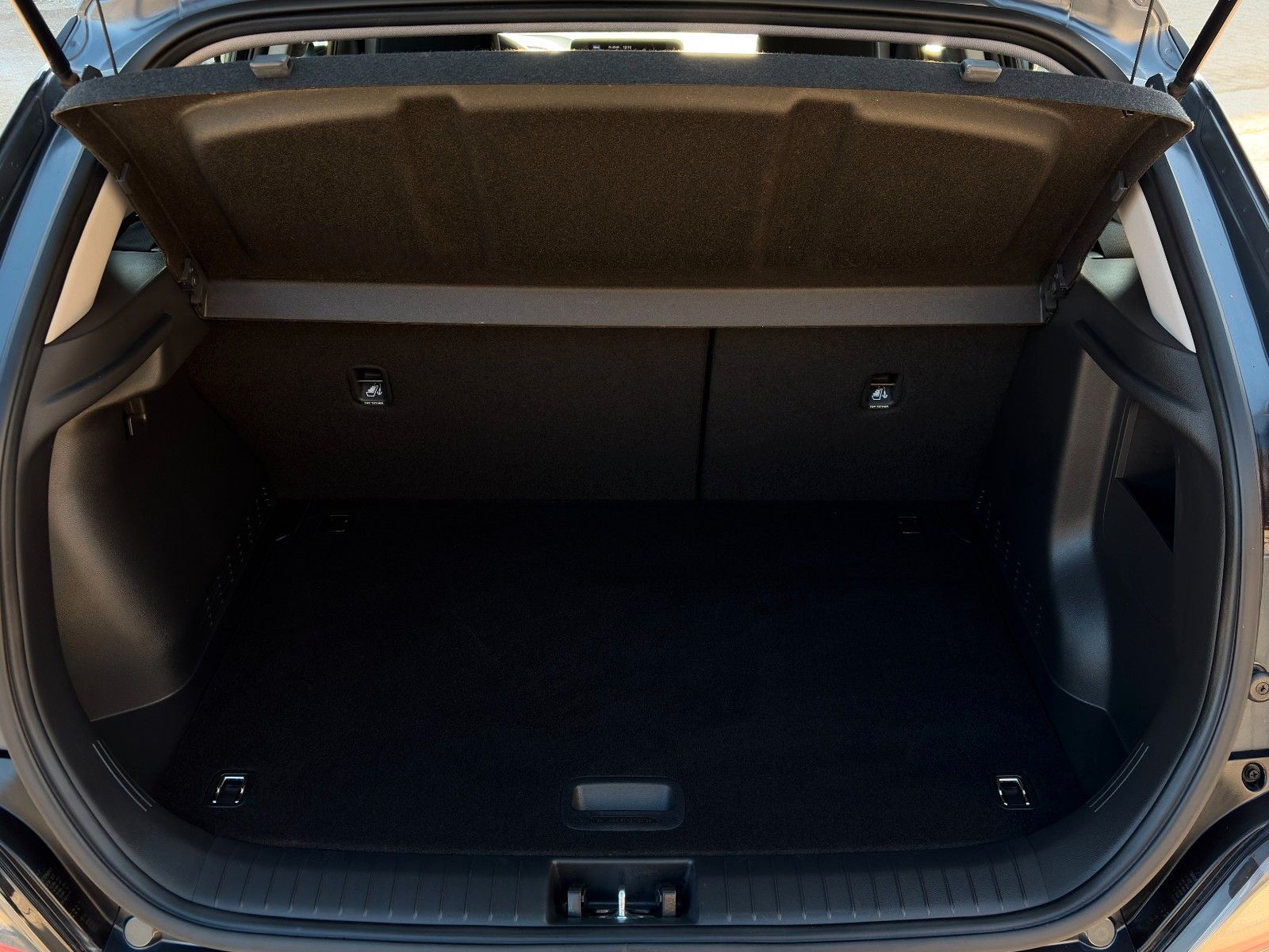 Fahrzeugabbildung Hyundai Kona Select Elektro ACC LKAS PDC CAM SHZ CarPlay