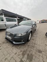 Audi A4 B8 1.8 TFSI Automatik  2011 - Audi A4 mit Benzin-Antrieb: Limousine, 2.8