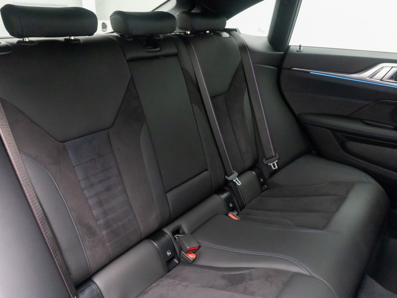 Fahrzeugabbildung BMW i4 eD35 M Sport GC Kamera DAB Widscreen 19Zoll