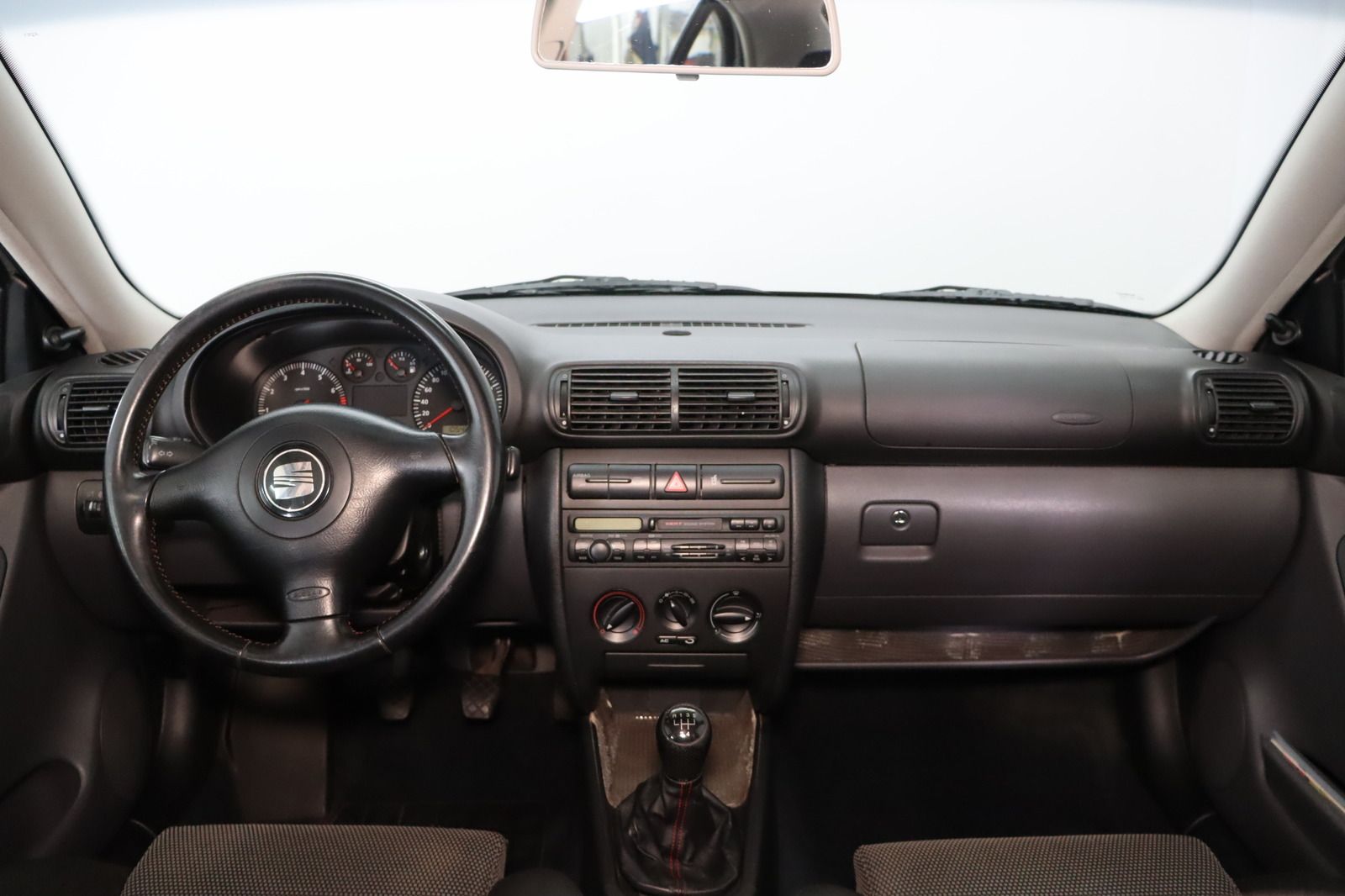 Fahrzeugabbildung SEAT Leon 1.6 16V komplett Seat Service * 1. Hand Ste