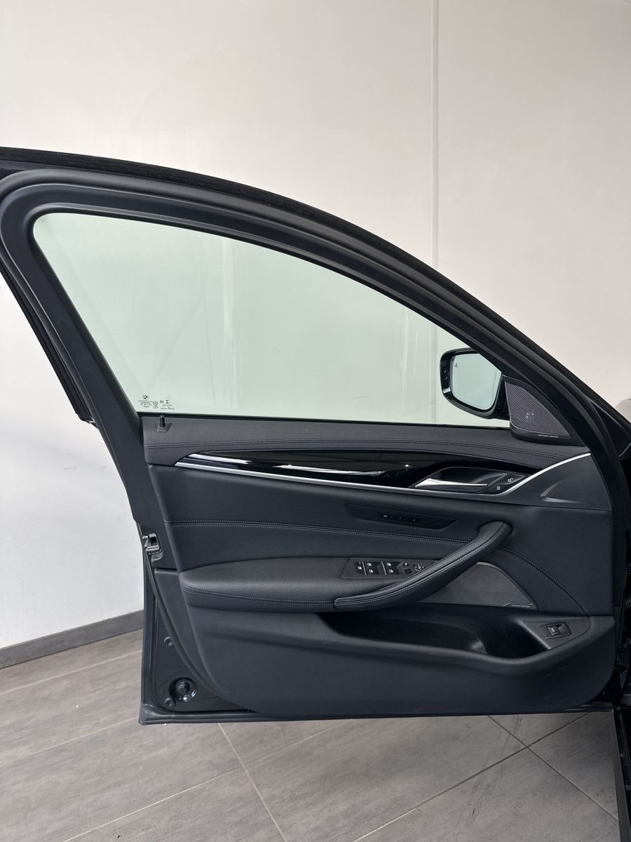 Fahrzeugabbildung BMW 530i Touring xD M-Sport Pro NAV+LASER+AHK+HEADUP