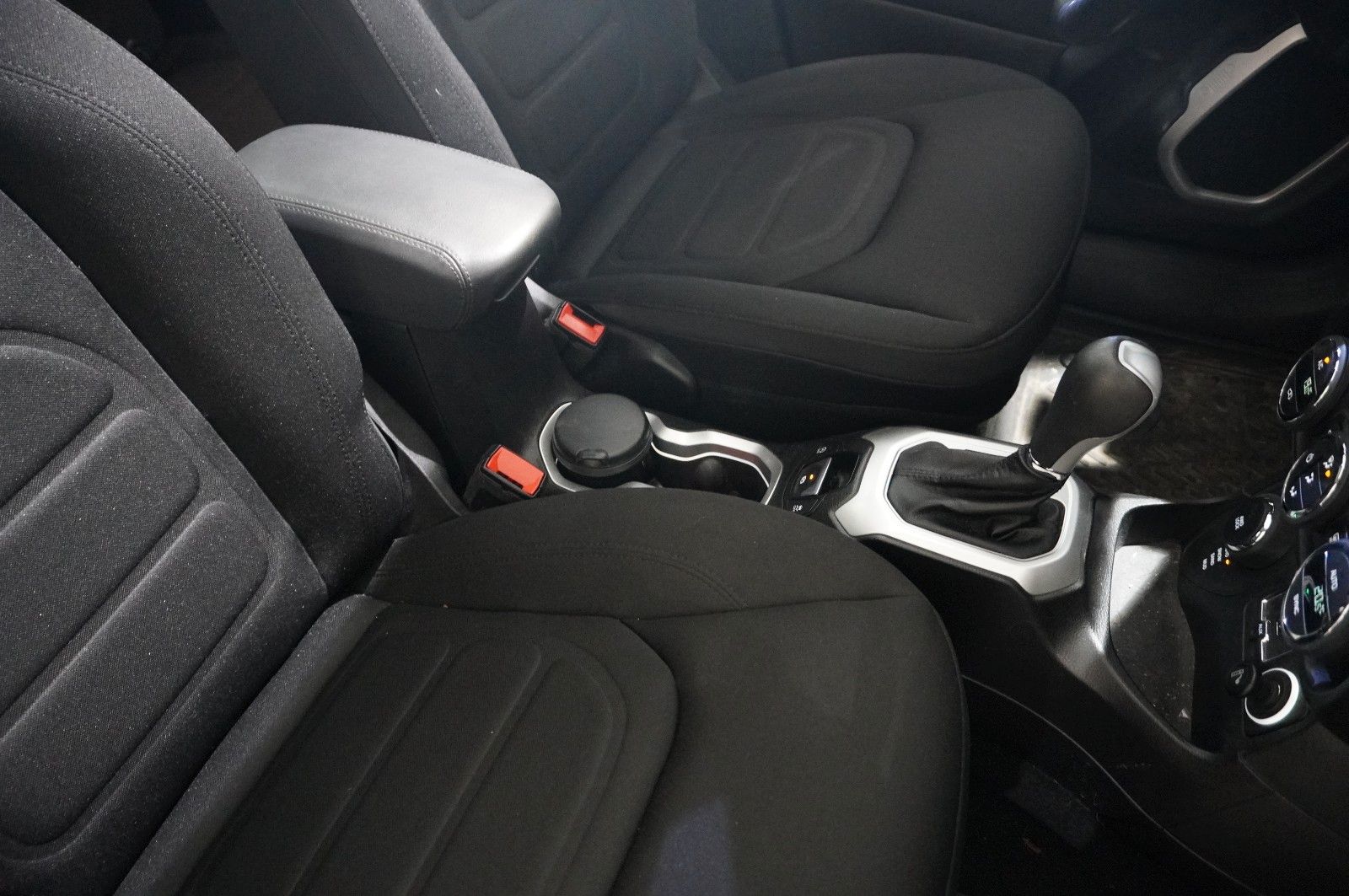 Fahrzeugabbildung Jeep Renegade 1.4 LIMITED 4WD BI-XENON/SHZ/PANO./DAB+