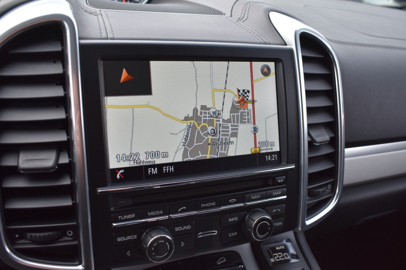 Fahrzeugabbildung Porsche Cayenne Turbo Panorama AHK Sport Chrono Keramik
